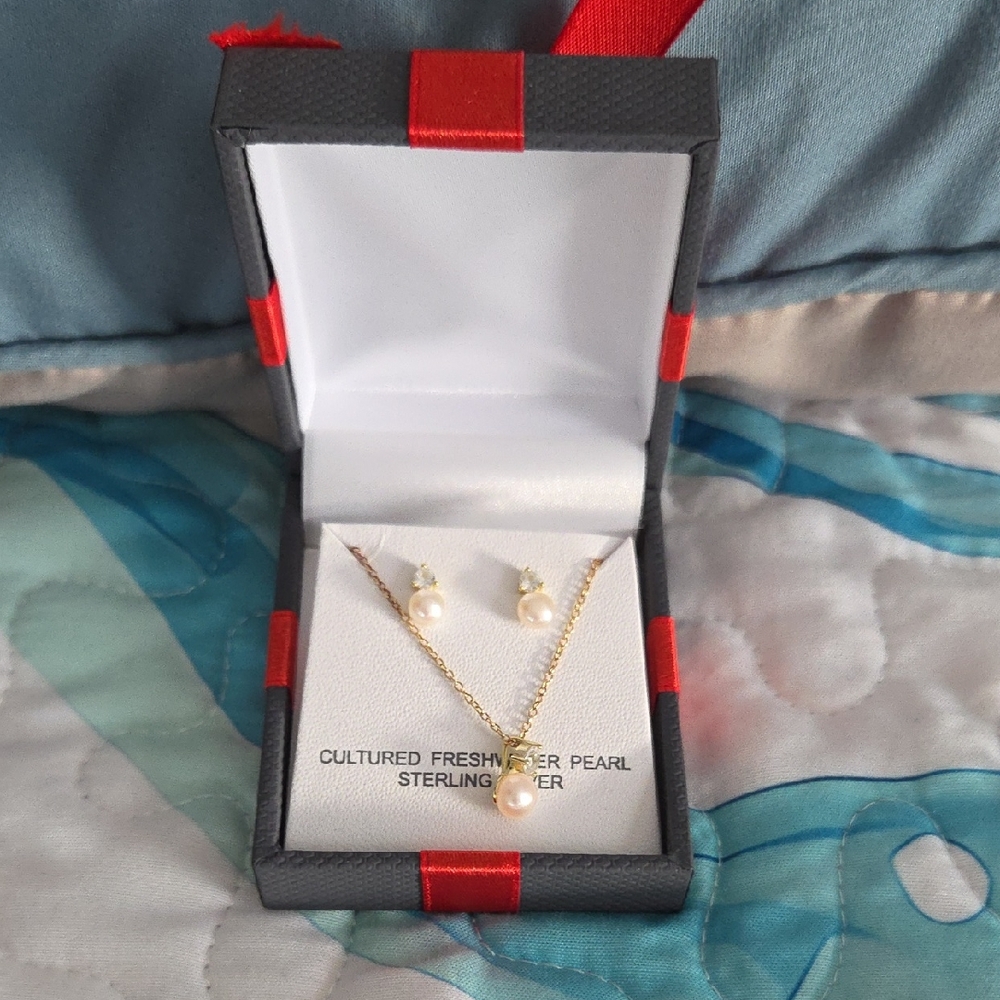 Elegant Pearl Necklace and Earring Set